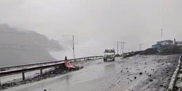 Landslide Blocks Kishtwar–Thathri Road, Traffic Comes to Halt