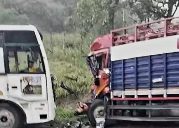 School bus, gas cylinder truck collide in Ganderbal, Six students, teacher sustain minor injuries