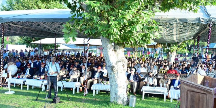 LG Sinha Attends Closing Ceremony Of JKP’s Water Sports Event ‘Jashn-E-Dal’ At Srinagar