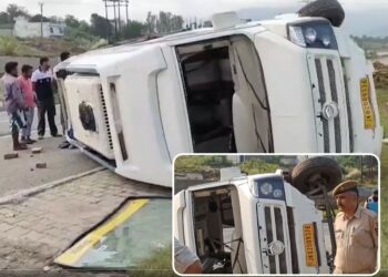 One Dead, Several Injured After Tempo Overturns on NH-44 in Udhampur