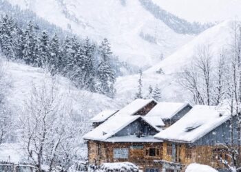 Fresh Snowfall in Kargil’s Higher Reaches, Rain in Plains; Traffic Disrupted on NH-1D