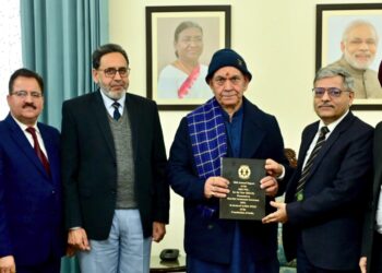 Lieutenant Governor interacts with IAS Officer Trainees of 2025 Batch
