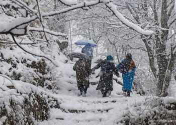 Fresh snowfall started in Gulmarg ,other areas in Kashmir