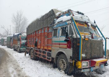 Jammu–Srinagar highway open only for light motor vehicles