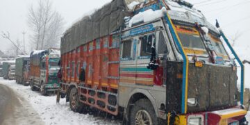 Jammu–Srinagar highway open only for light motor vehicles