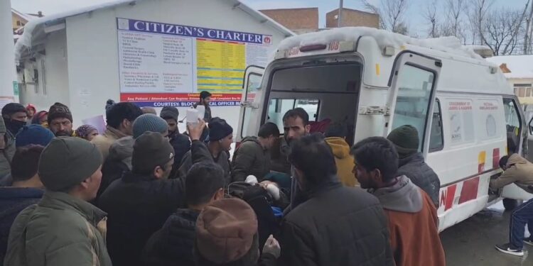 KPDCL Lineman Injured in Budgam While Restoring Supply Amid Snowfall