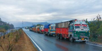All Vehicles Ply Freely as Jammu Srinagar Highway, Mughal Road Stay Open