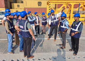 PIB Media Delegation from Srinagar Visits State-of-the-art Vizhinjam International Seaport