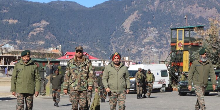 White Knight Corps Commander Reviews Anti-Terror Preparedness in Kishtwar