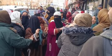 Women’s Welfare Association Protests in Srinagar, Demands Hike in Minimum Wages, Timely Salary Release