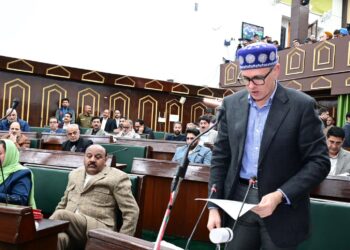 CM announces 6 free gas cylinders to AAY families per year